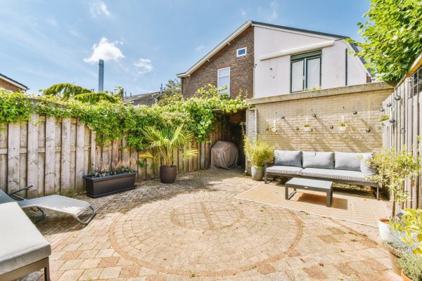 Cost of Courtyard Patio Service in Woodinville